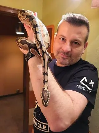 Wąż miał około 130 cm długości