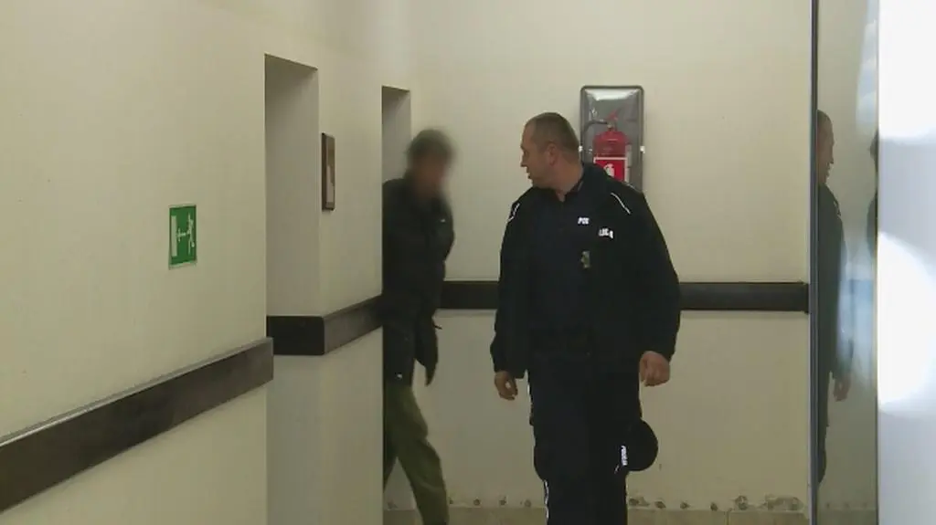 Austriak posiadał nielegalną broń amunicję i podejrzane środki chemiczne