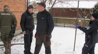 Leśnicy weszli na posesję w asyście policji 
