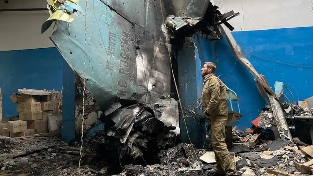 Zestrzelony rosyjski Su-34 w Charkowie. Zdjęcie z marca 2022 roku 