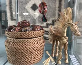 Wśród eksponatów są pisanki 