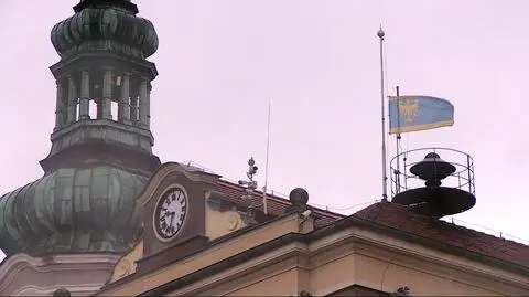 Flagi na pszczyńskim ratuszu zostały opuszczone do połowy