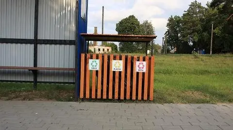 Ich łupem padł pojemnik do segregacji odpadów