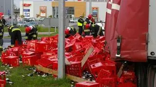 Ciężarówka wiozła 1125 skrzynek piwa