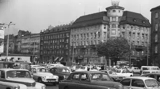 Widok na Hotel Piast w latach siedemdziesiątych XX wieku
