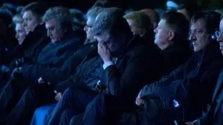 Symfonia na Westerplatte. Wzruszony Petro Poroszenko ociera łzy?