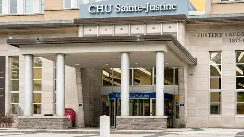 CHU Sainte-Justine Montreal Kanada - JHVEPhoto shutterstock_2085783109