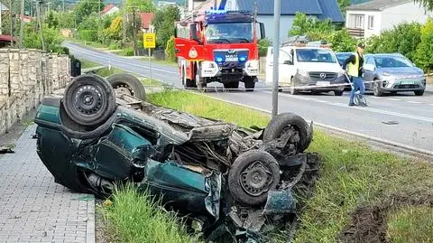 Dachował, wpadł do rowu, zmarł w szpitalu
