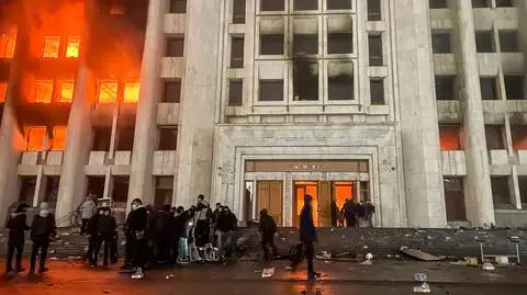 Gwałtowne demonstracje w Kazachstanie. Prezydent o "akcie zewnętrznej agresji" i "terrorystycznych bandach"