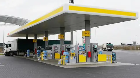 Orlen sprzedaje stacje Lotosu. Jest umowa