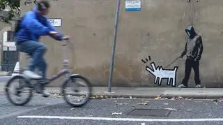Mural "Choose Your Weapon (Keith Haring Dog)", Londyn, 2010