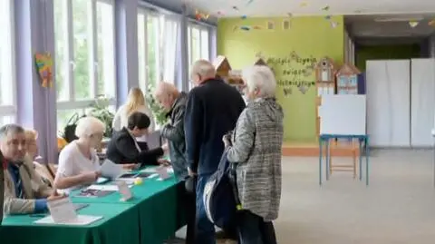 PKW: Frekwencja na godz. 17:00 wyniosła 3251 procent