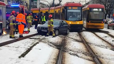 Pijany kierowca zablokował torowisko. Miał aż cztery promile