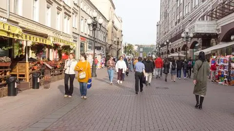"FT": gospodarka Rosji trzyma się lepiej niż się spodziewano, ale sankcje ją zadławią