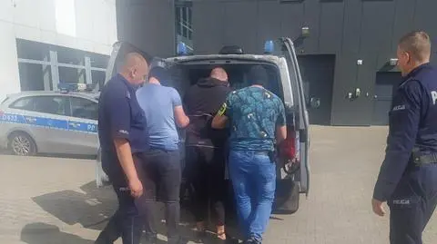 Zamieszczał filmiki, na których groził swojej byłej dziewczynie. W bagażniku woził miecz samurajski