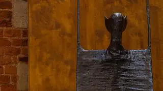 Wystawa "Beksiński. Rzeźby" w ogrodach Zamku Królewskiego na Wawelu