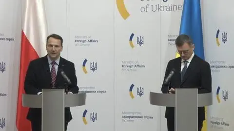 Sikorski i Kułeba rozpoczynają konferencję prasową, w tle alarm przeciwlotniczy 