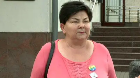 Pani Elżbieta cieszy się z uniewinniającego wyroku