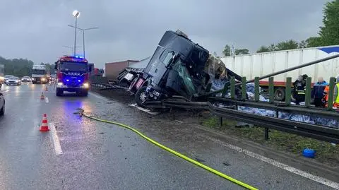 Wypadek ciężarówki na autostradzie A4