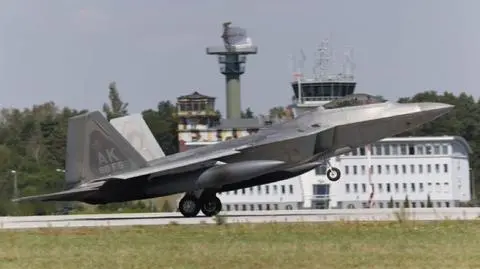 U.S. F-22 Raptor jets arrive in Poland's Łask Air Base