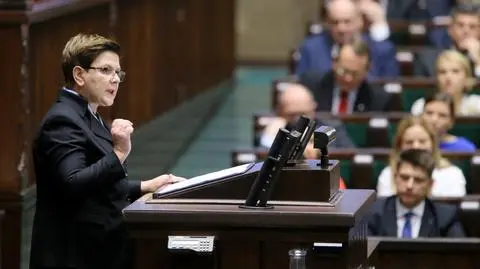 Premier obiecuje opozycja punktuje