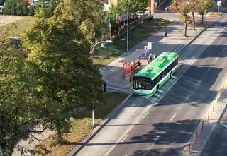Pasażer zginął podczas wysiadania z autobusu