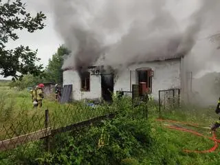 Pożar domu pod Opocznem. Nie żyje około 60-letni mężczyzna