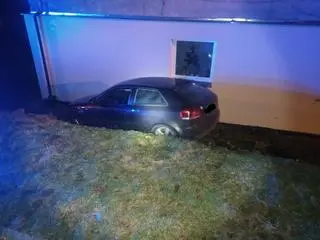 Kobieta wjechała w budynek, była pijana