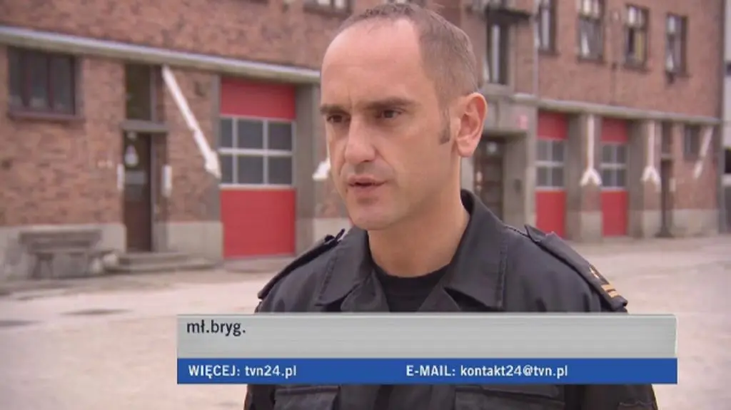 Policja i straż pożarna o karambolu na A4