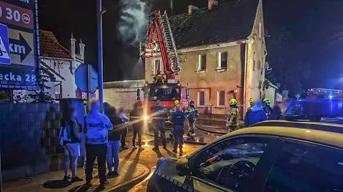 Z płonącego budynku ewakuowano pięć osób