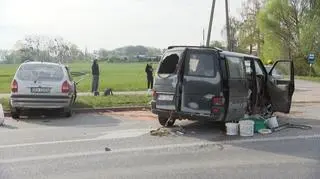 Auto zderzyło się z busem. Rekcin