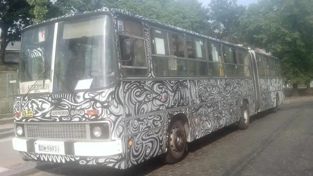 MPK zorganizowało konkurs. Polowanie na Ikarusa, nową maskotkę wrocławskiego MPK