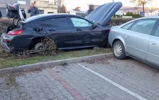 33-latek wjechał w zaparkowane auta