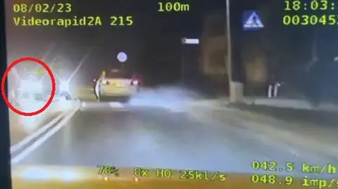 Piesza na pasach, kierowca się nie zatrzymał i przyspieszył. Za nim jechali policjanci