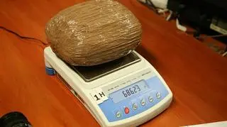 W sumie znaleziono prawie 5 kg marihuany