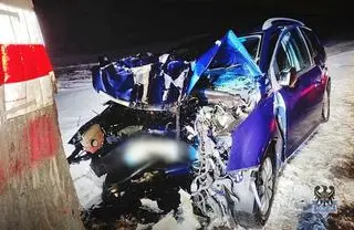 Wypadek na drodze pomiędzy Strugą, a Starymi Bogaczowicami (woj. dolnośląskie)