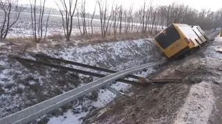 Autobus wylądował w rowie