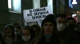 Protesty w Rosji przeciw atakowi na Ukrainie