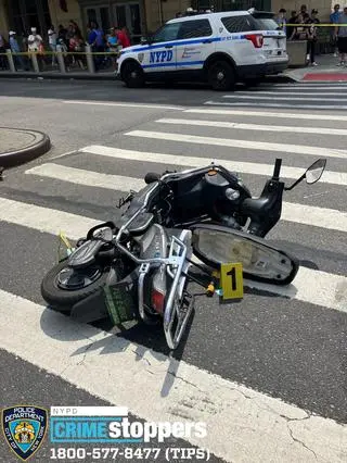 Policjanci zabezpieczyli skuter i pistolet podejrzanego