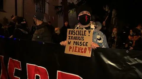 Protest pod krakowską kurią