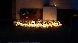 Poznań. Znicze w miejscu ataku na 5-latka