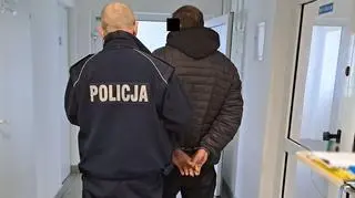 Policja zatrzymała mężczyznę poszukiwanego dwoma listami gończymi