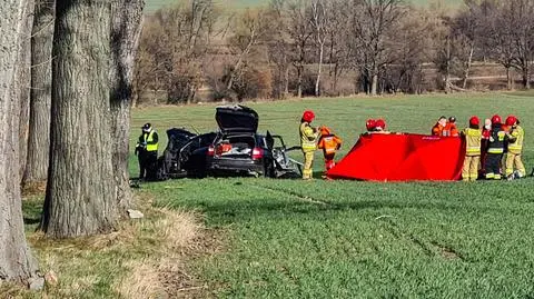 Trzy osoby nie żyją, czwarta jest ranna. Wypadek w Sichowie