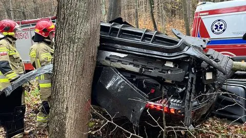 Drogie auto zostało całkowicie rozbite