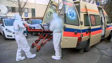 Medycy z pogotowia ratunkowego czekali na szczepienie. Dziś się udało