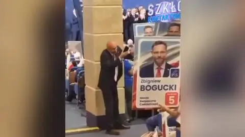 Animator publiczności na konwencji PiS