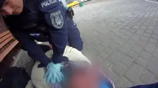 Jeden z policjantów reanimował kobietę 