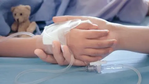 Coraz więcej dzieci ciężko przechodzi SARS-CoV-2