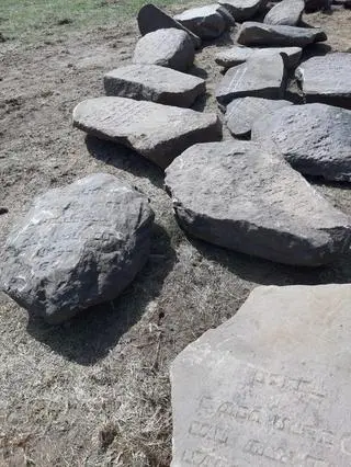 Wydobyto ponad 120 kamiennych macew