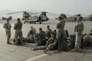 Amerykańscy żołnierze w bazie Bagram, 2006 rok 